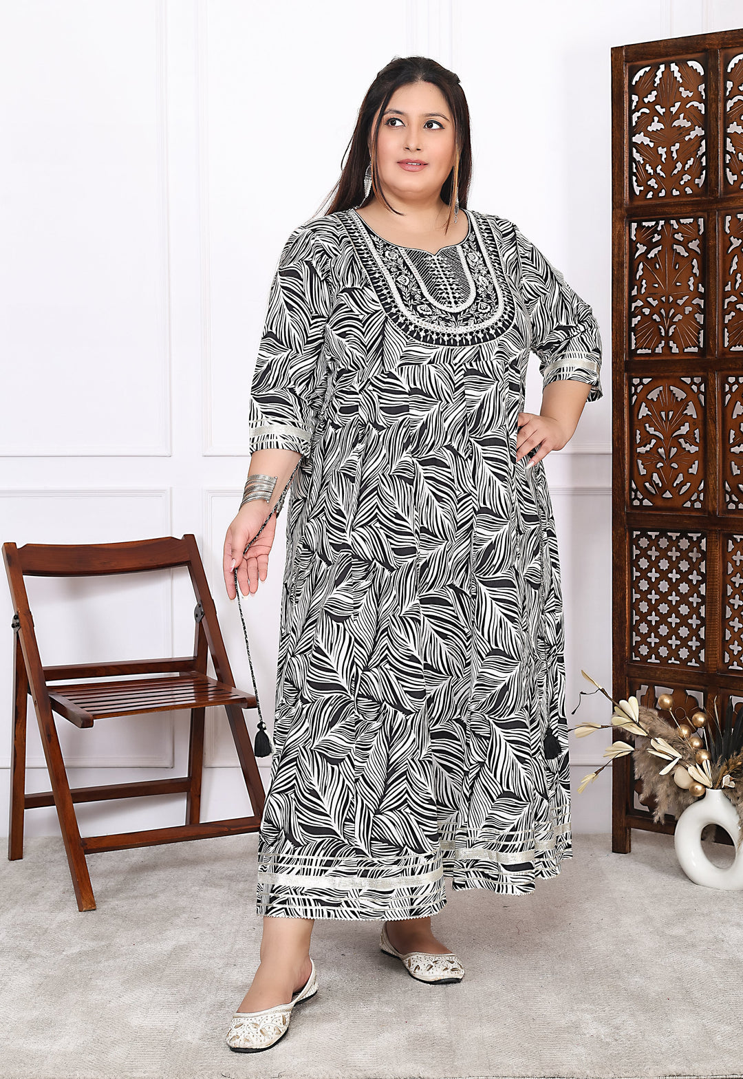 Plus Size Black Cotton Floral Print Embroidered Gown (B21-Black)
