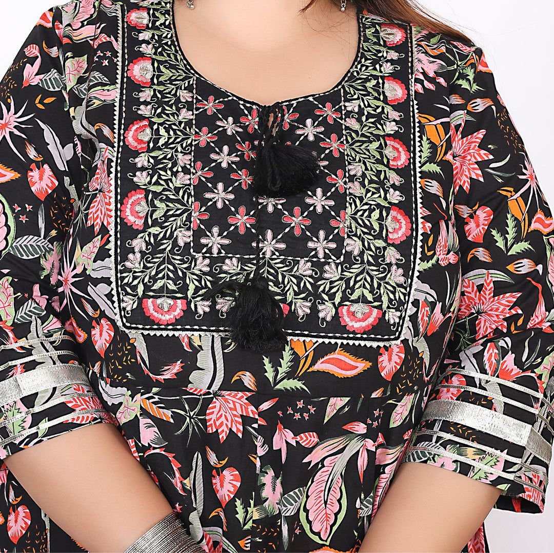 Plus Size Black Cotton Floral Print Embroidered Gown (B23-Black)