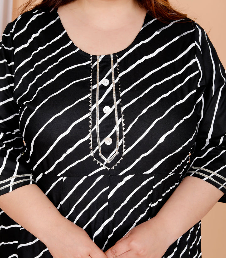 Plus Size Black Cotton Blend Lahariya Print Gown (B29-Black)