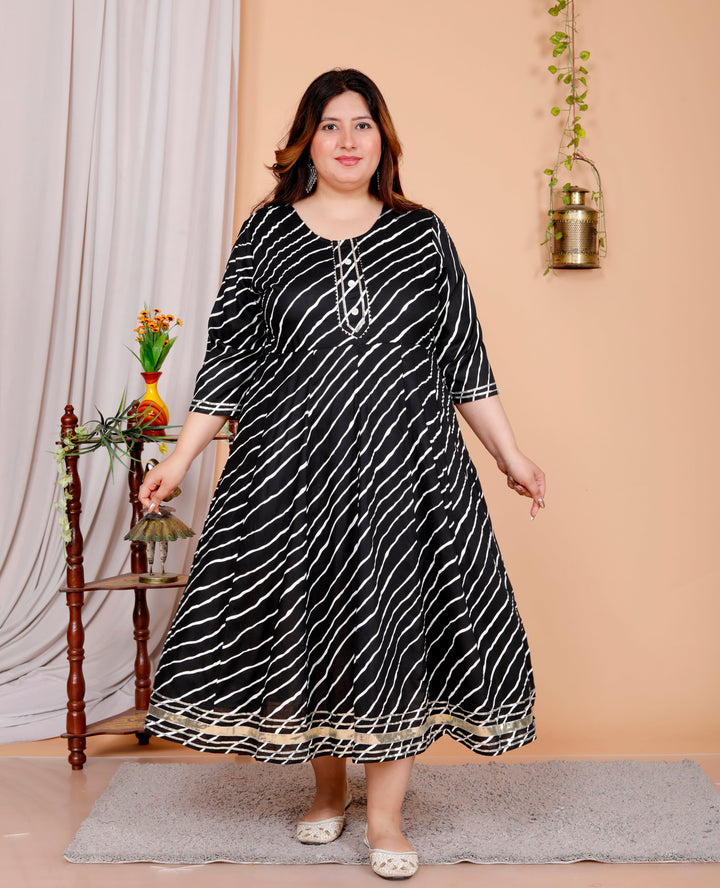 Plus Size Black Cotton Blend Lahariya Print Gown (B29-Black)