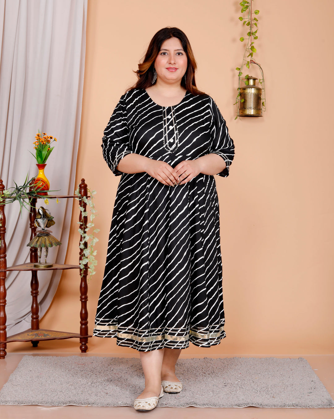 Plus Size Black Cotton Blend Lahariya Print Gown (B29-Black)