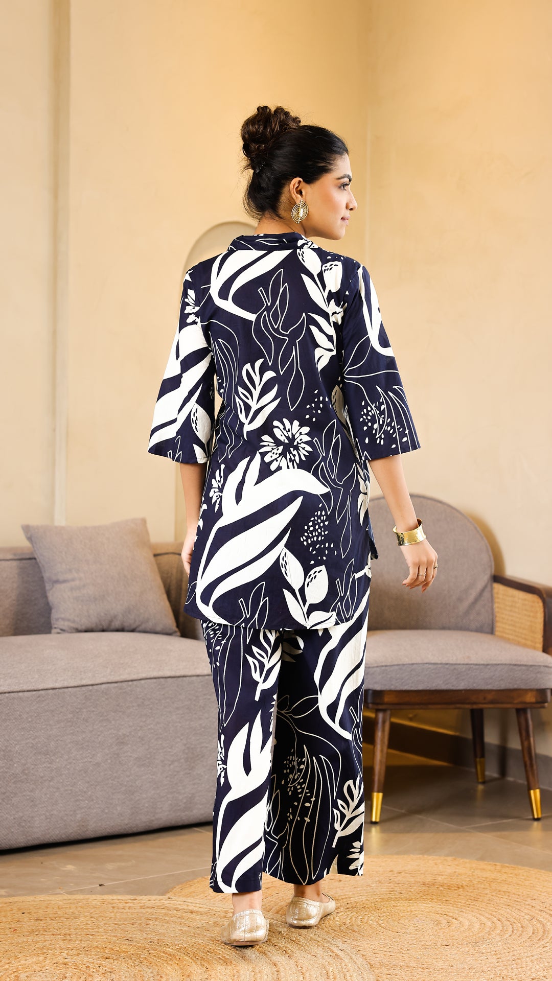 Noir Bloom Co-ord Set – Navy & White